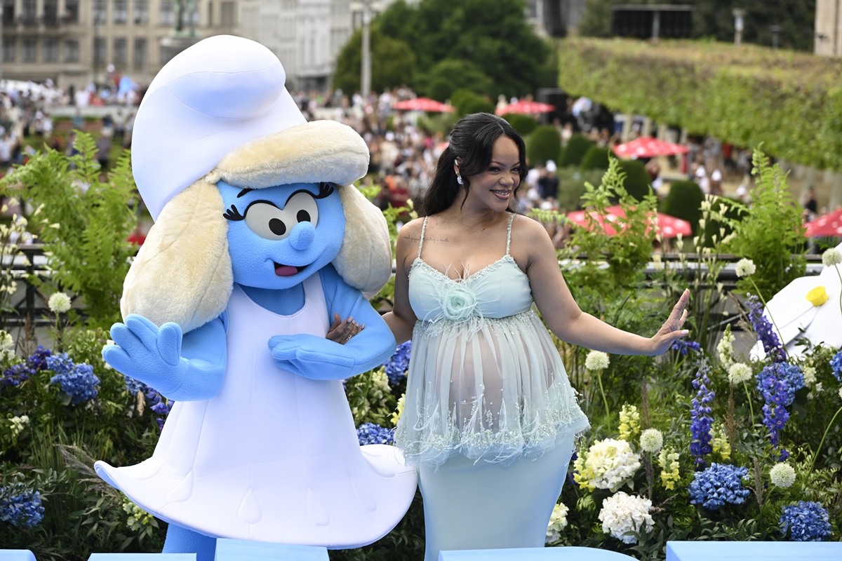 alem-rihanna,-lembre-outras-grandes-cantoras-que-dublaram-a-smurfette