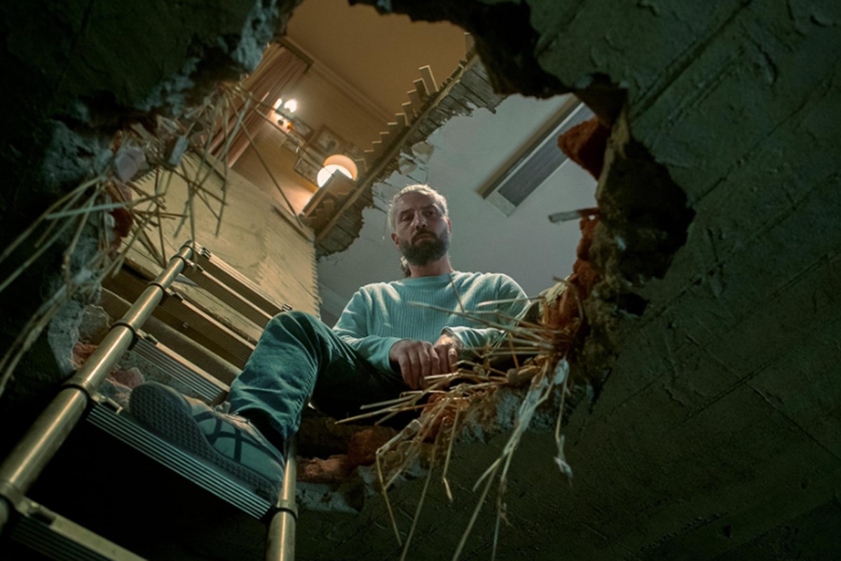 empolgante-filme-da-netflix-conquista-fas-com-teorias-da-conspiracao