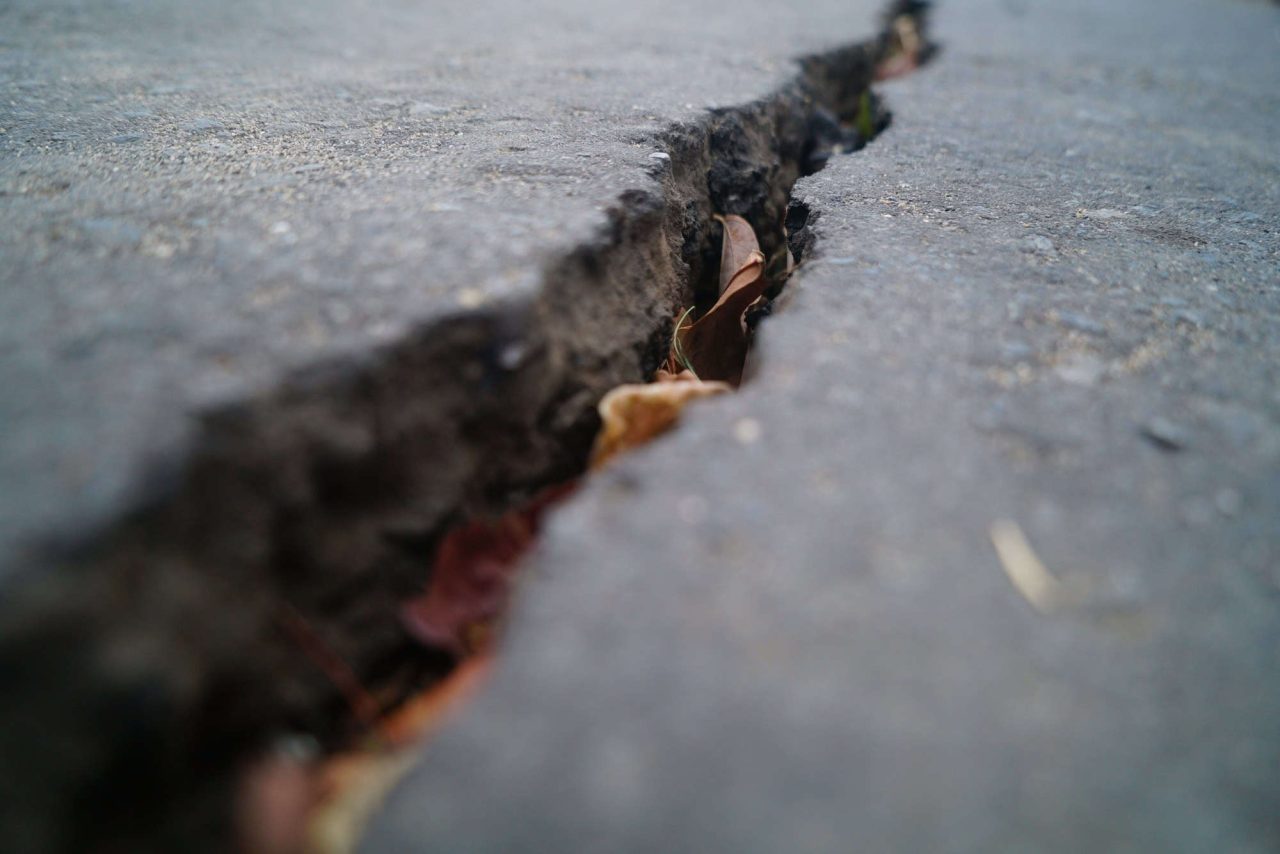 video-inedito-mostra-falha-geologica-se-abrindo-em-terremoto;-assista