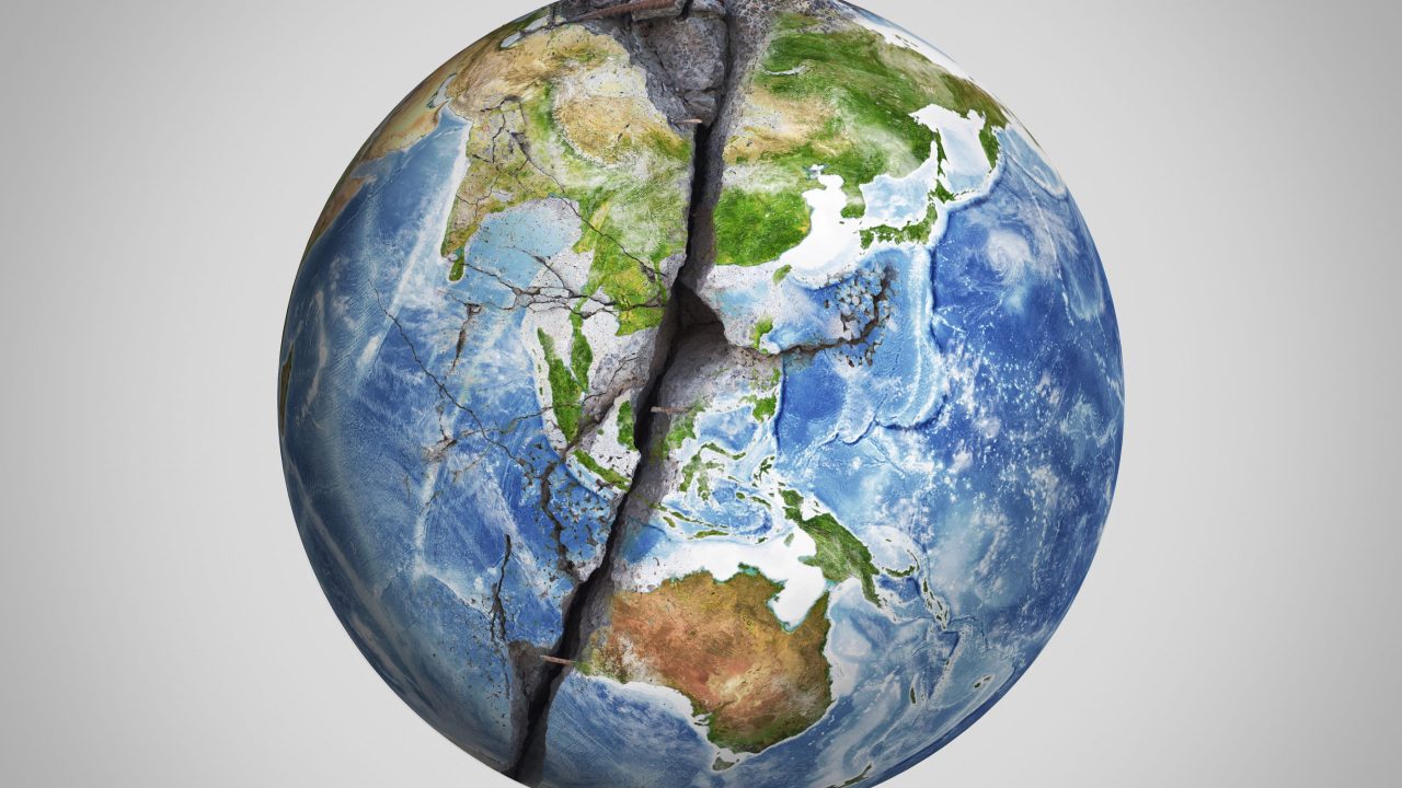 inedito!-camera-grava-separacao-de-partes-da-terra-durante-terremoto