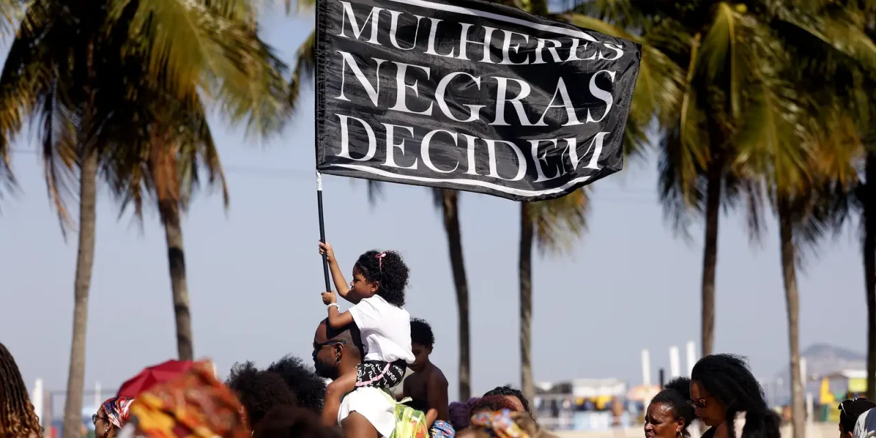 mulheres-negras-promovem-ato-politico-por-justica-social-em-copacabana