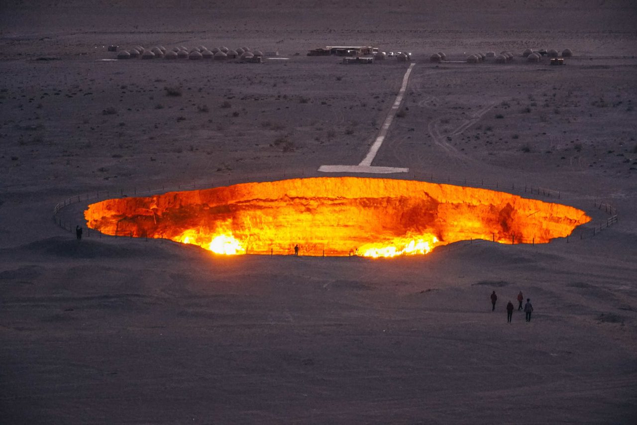 “porta-do-inferno”:-o-que-e-a-cratera-que-queima-ha-mais-de-50-anos?