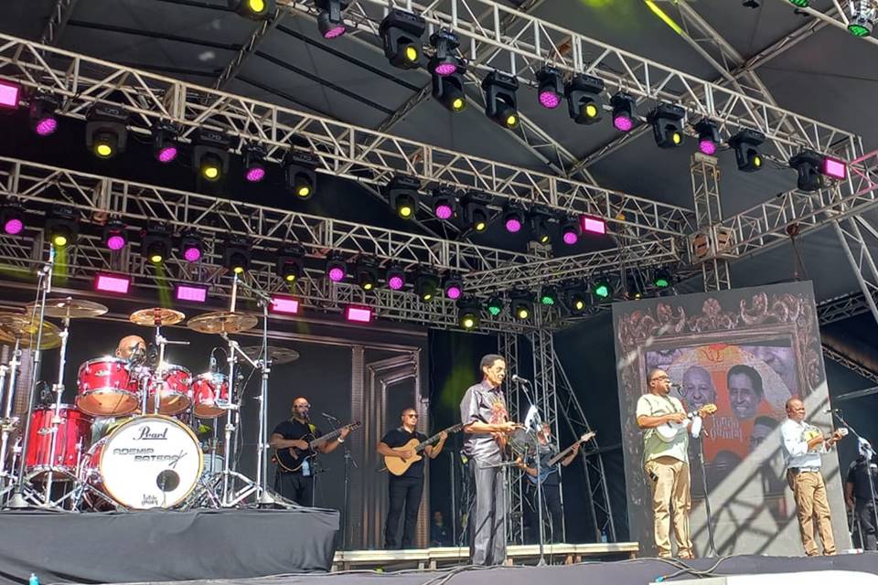 fundo-de-quintal-homenageara-bira-presidente-em-1o-show-apos-morte