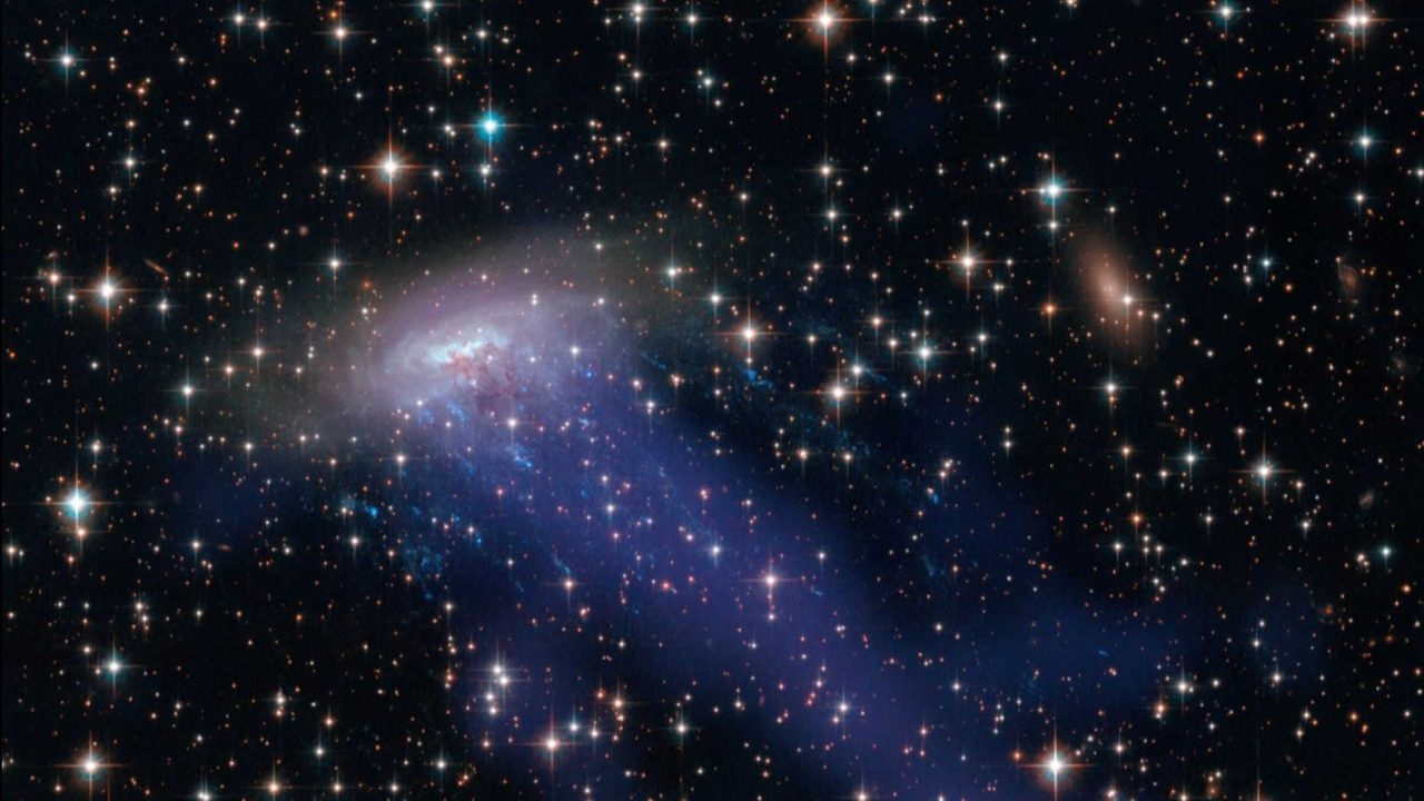 galaxia-“agua-viva”-e-vista-em-imagem-do-james-webb