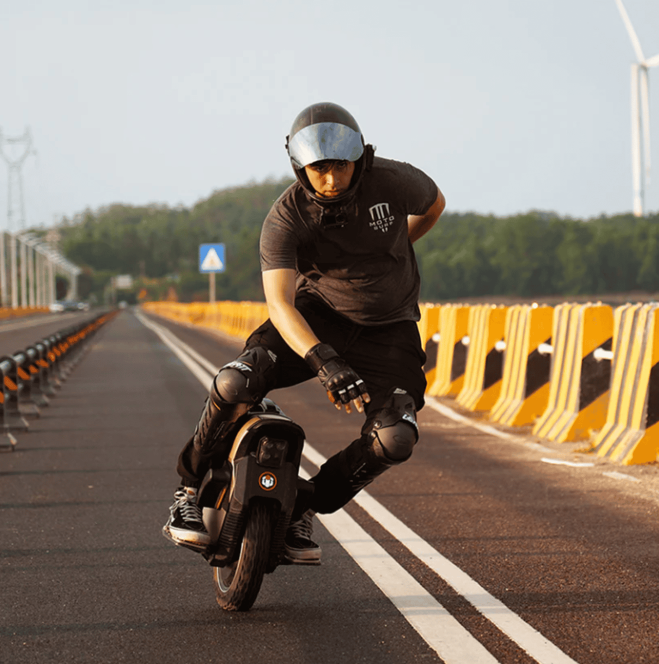 conheca-o-monociclo-eletrico-que-chega-a-70-km/h-e-faz-ate-120-km