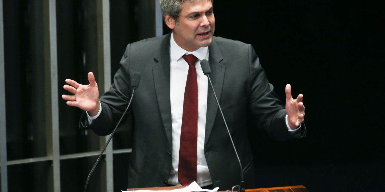 lider-do-pt-na-camara-diz-que-tarifas-de-trump-sao-ataque-a-democracia