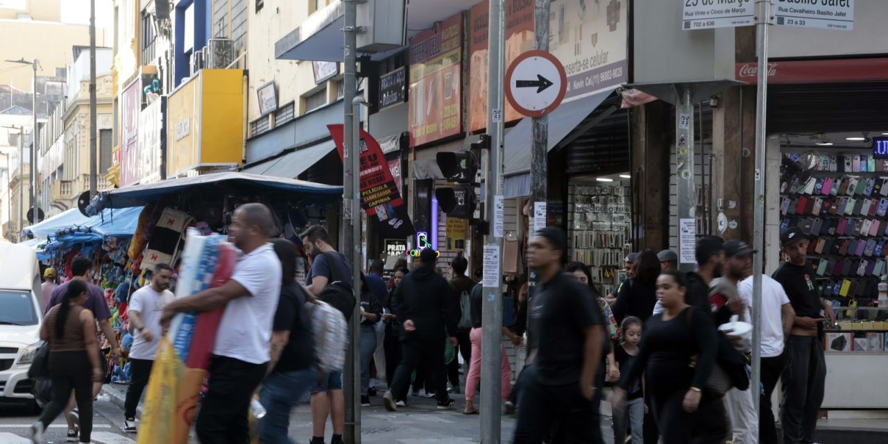 pirataria-e-fiscalizada-e-combatida,-dizem-lojistas-da-25-de-marco