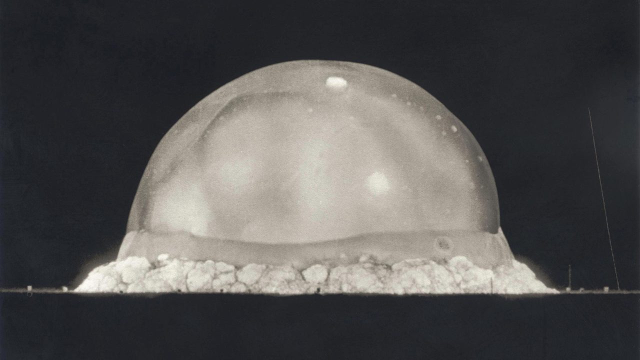 como-a-1a-explosao-nuclear-criou-tipo-raro-de-materia-80-anos-atras