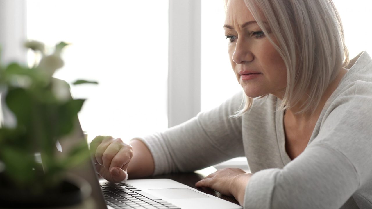 voce-ouve-uma-voz-na-cabeca-ao-ler-em-silencio?-entenda-o-porque