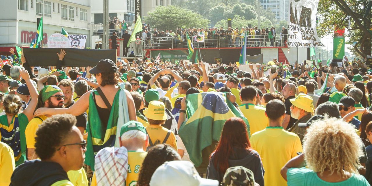 ato-em-sao-paulo-pede-anistia-a-bolsonaro-e-exalta-trump