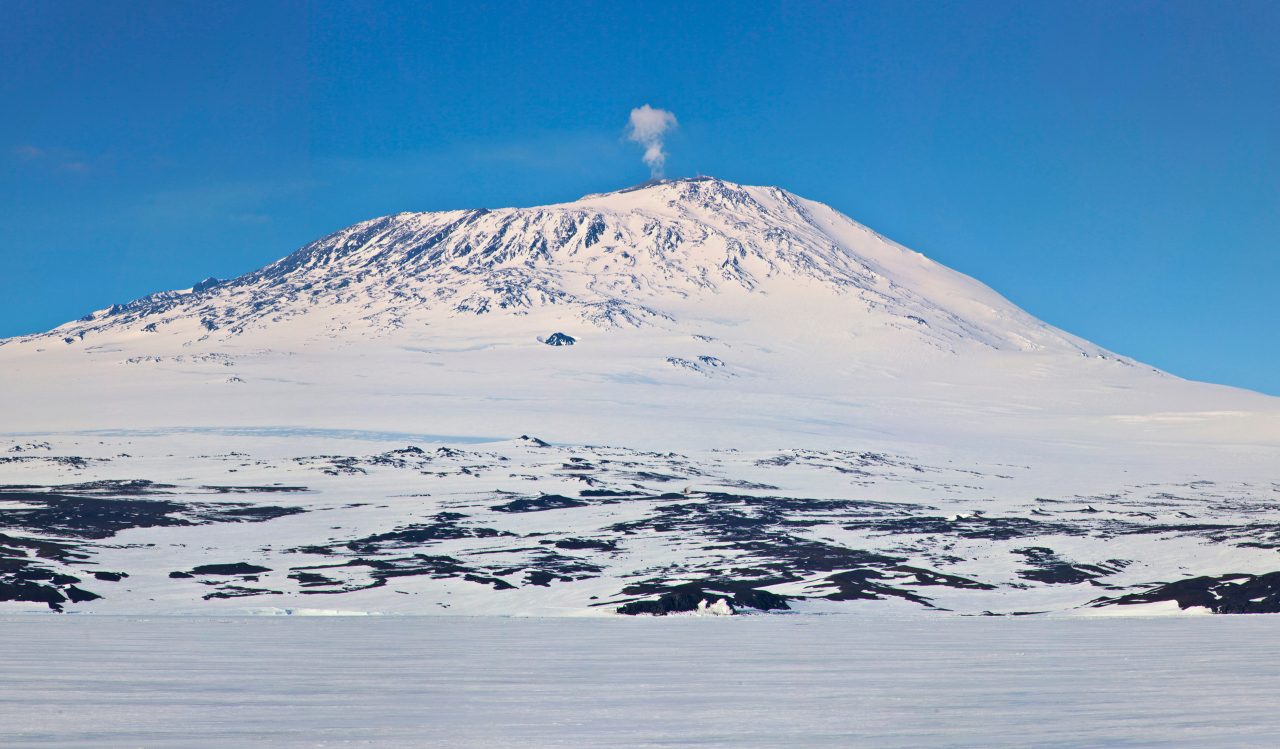 aquecimento-global-pode-despertar-vulcoes-escondidos-pelo-gelo-da-antartida