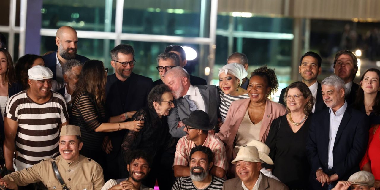 lula-recebe-equipe-de-o-agente-secreto-e-destaca-papel-da-cultura