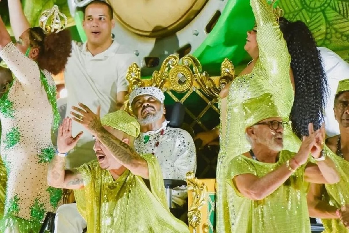 arlindo-cruz-foi-enredo-do-imperio-serrano-e-desfilou-na-sapucai