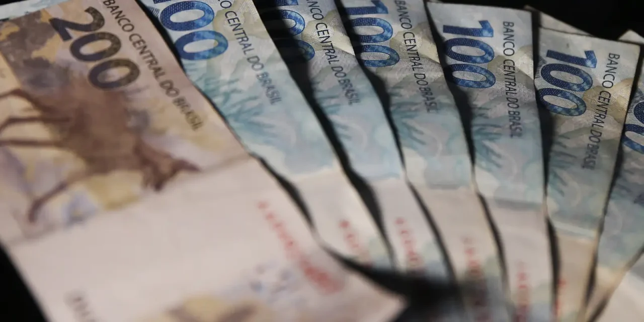 brasileiros-sacam-r$-318,37-milhoes-em-valores-a-receber-em-junho