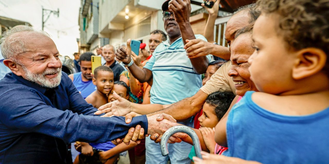 lula-entrega-599-titulos-de-terra-em-antiga-area-de-palafitas-em-pe