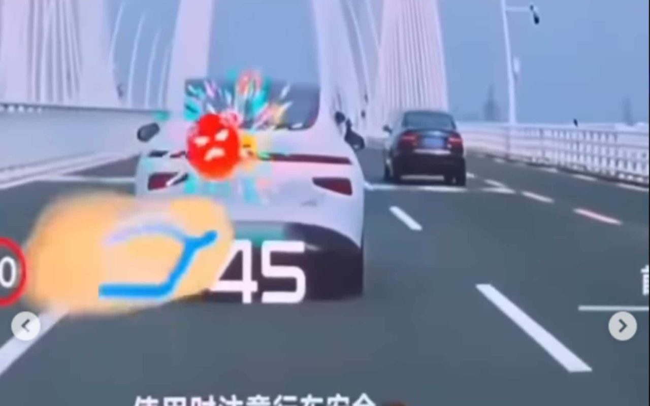 montadora-chinesa-coloca-jogo-no-para-brisa-do-motorista;-veja!