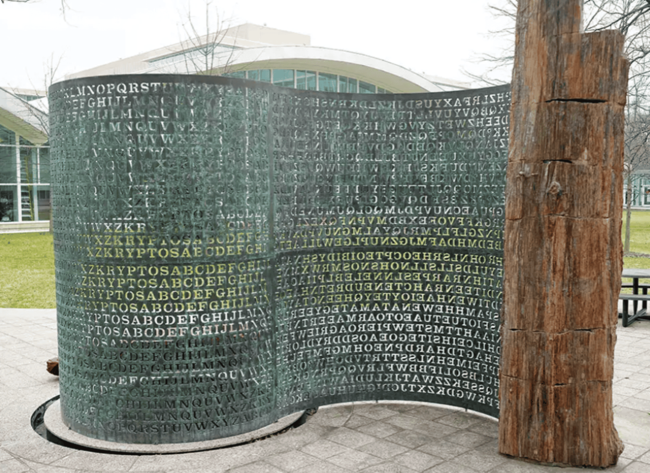 resposta-de-codigo-presente-em-escultura-da-cia-sera-leiloada;-entenda