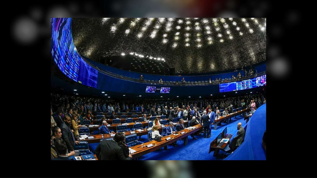 “adultizacao”:-senado-aprova-projeto-que-protege-criancas-e-adolescentes-na-internet