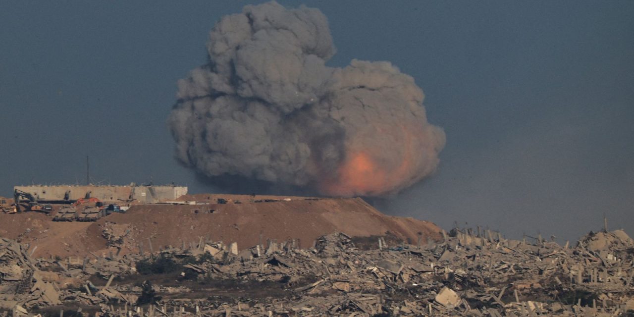 forcas-israelenses-bombardeiam-suburbios-da-cidade-de-gaza