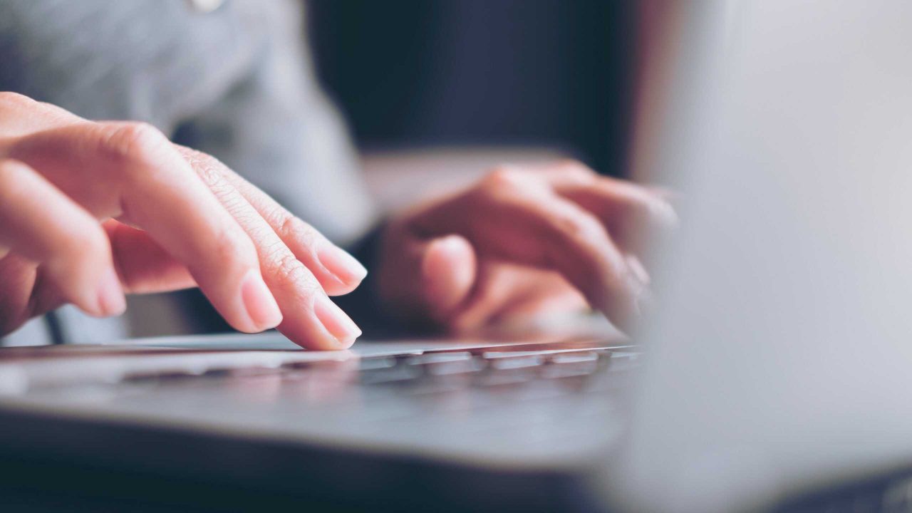 estalar-os-dedos-faz-mal-a-saude?-veja-o-que-diz-a-medicina