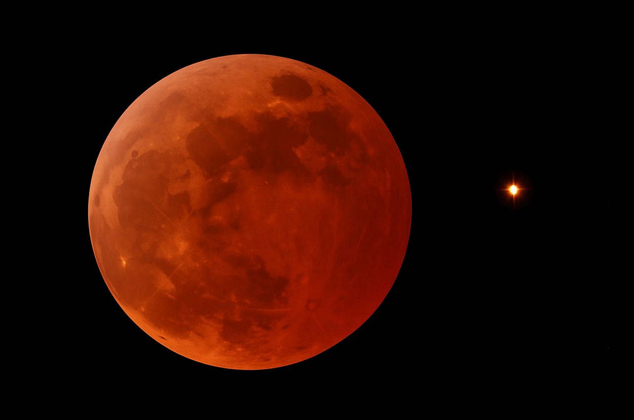 saturno-acompanha-“lua-de-sangue”-durante-o-eclipse