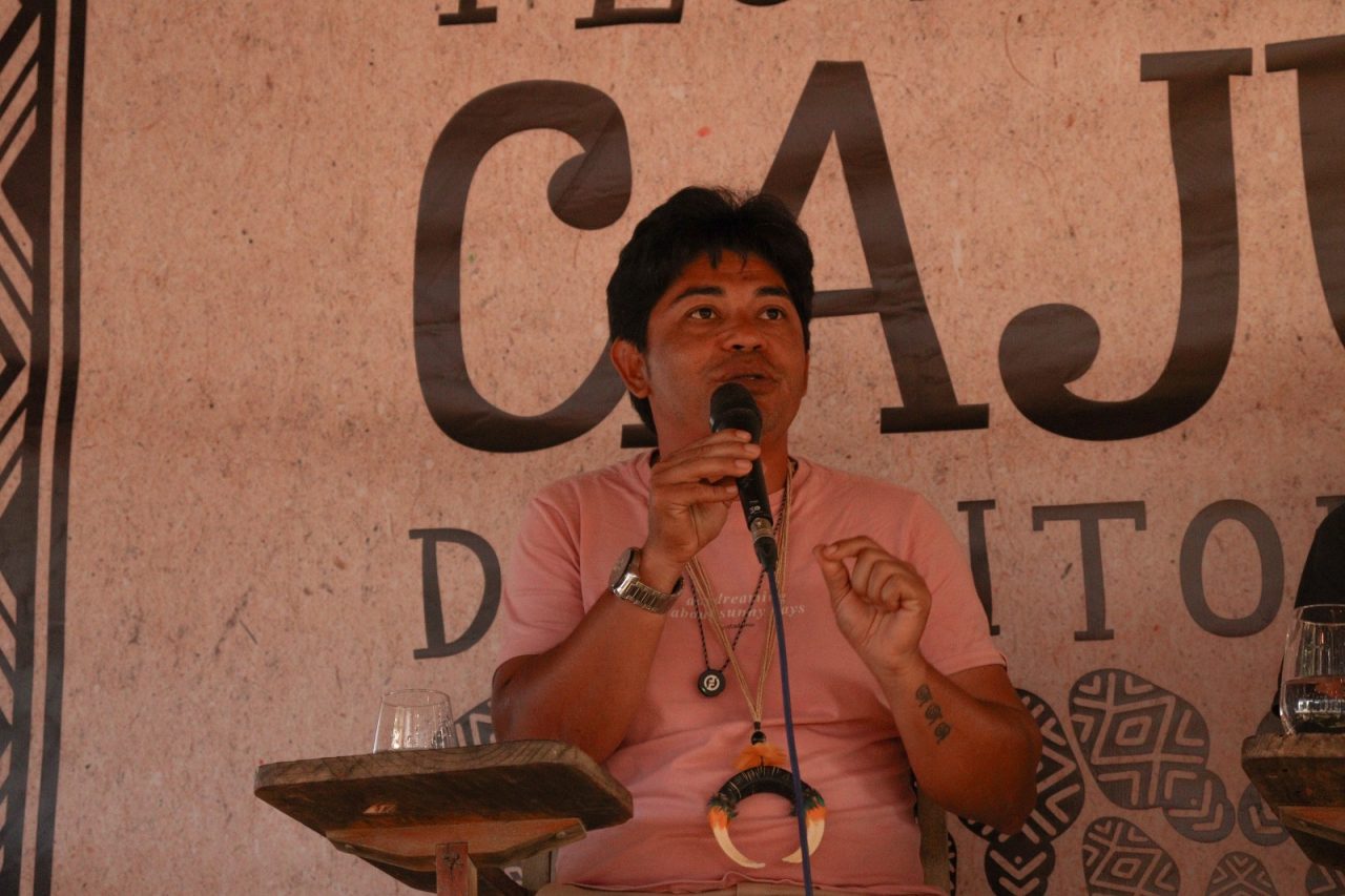 livro-sobre-cacique-galdino-resgata-luta-do-povo-pataxo-hahahae