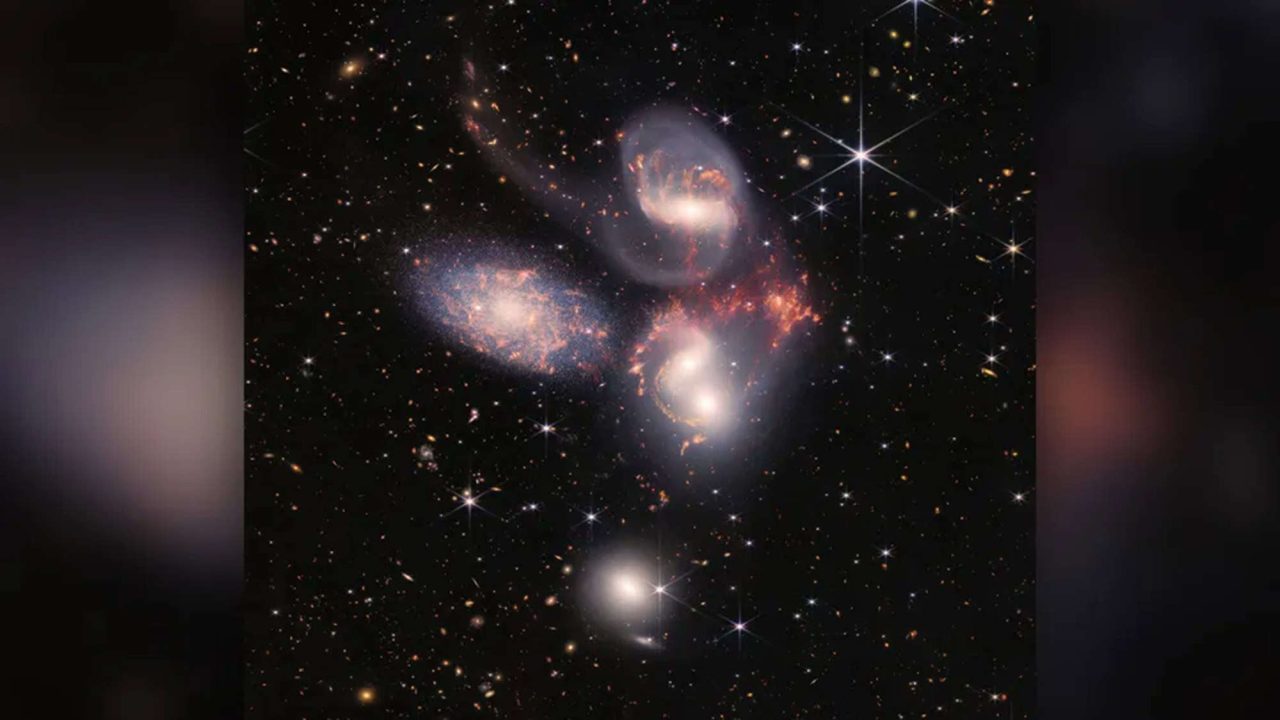 james-webb-revela-fusao-galactica-rarissima-no-universo-primitivo