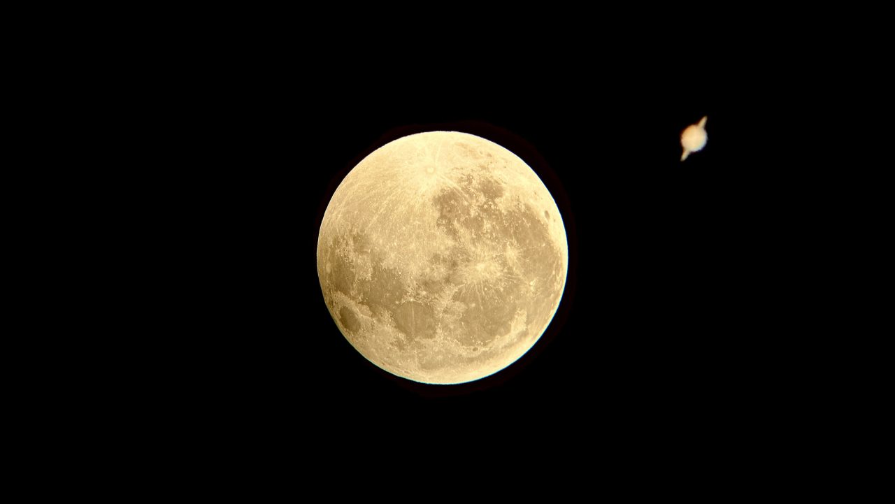 lua-inicia-a-semana-perto-de-saturno