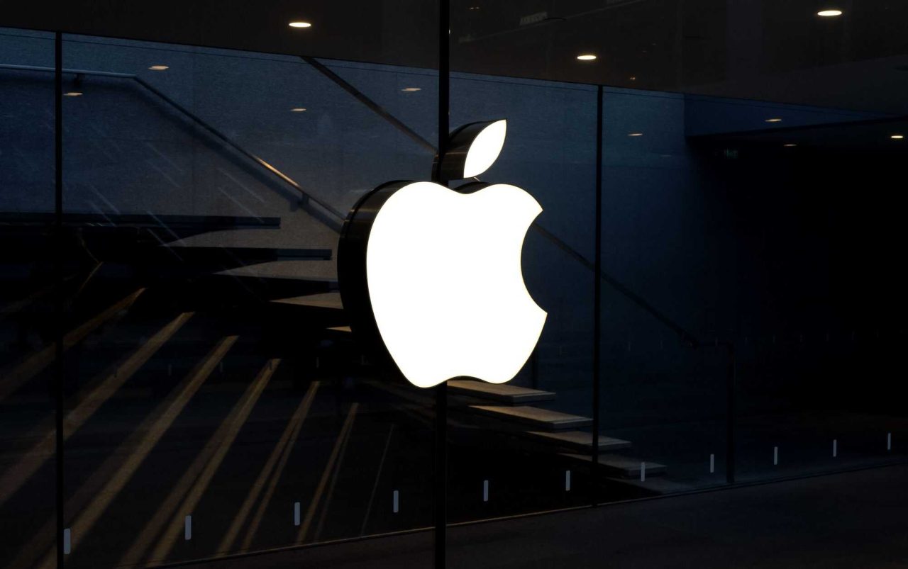 apple-e-processada-por-violacao-de-direitos-autorais-ao-treinar-ia