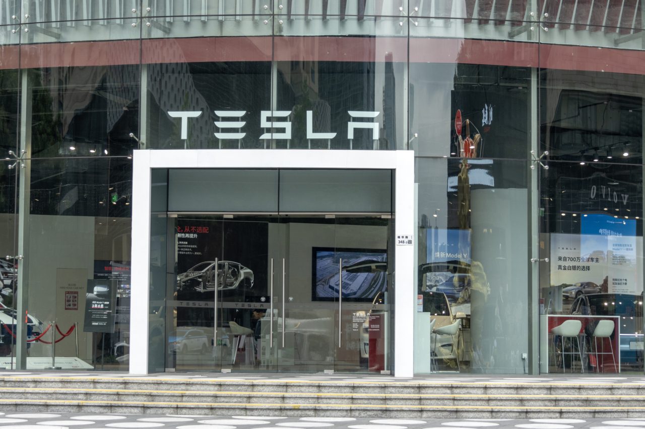 tesla-redefine-fsd-e-abandona-promessa-de-autonomia-total