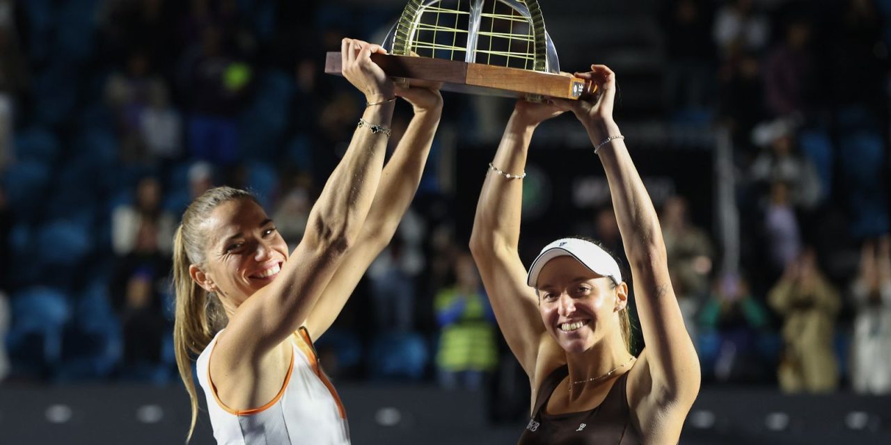 luisa-stefani-e-timea-babos-conquistam-titulo-de-duplas-no-sp-open