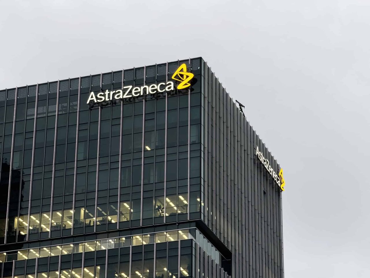 astrazeneca-e-2a-farmaceutica-a-suspender-investimentos-no-reino-unido