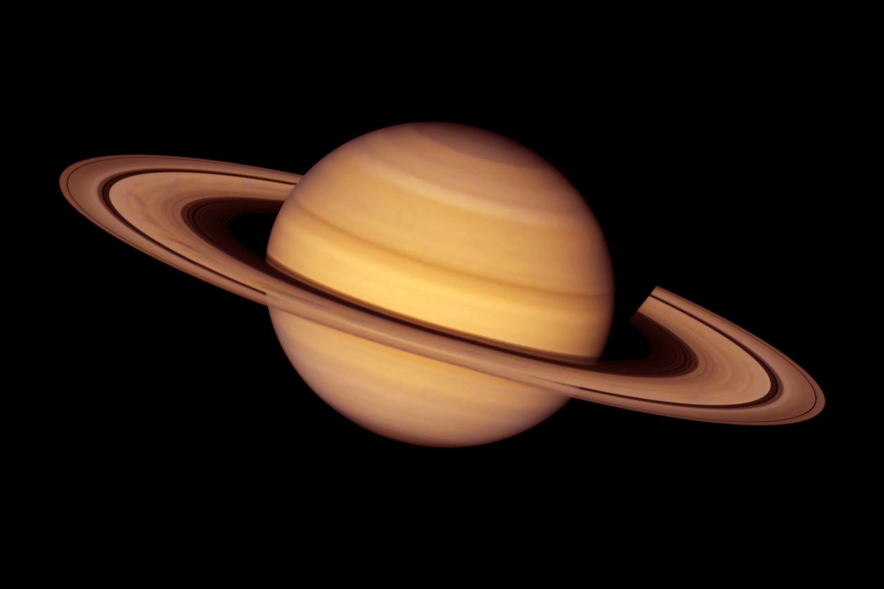 misterio-em-saturno:-james-webb-revela-padroes-“estranhos”-na-atmosfera-do-planeta