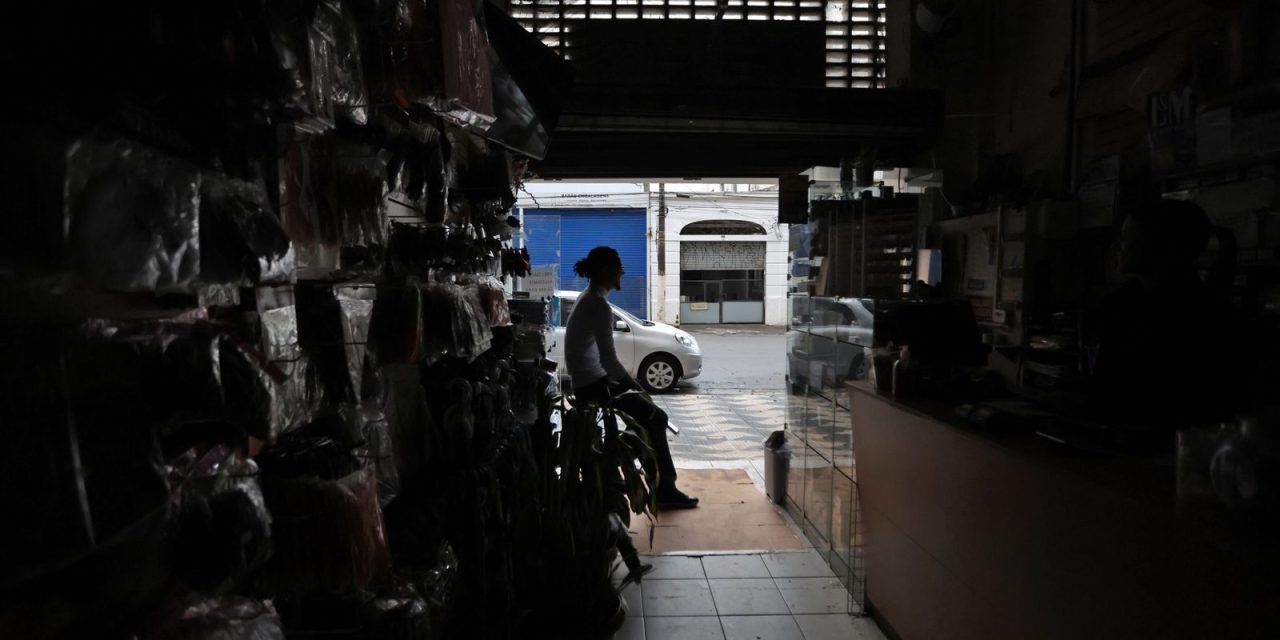 sp:-chuva,-ventos-fortes-e-queda-de-arvores-deixam-900-mil-sem-energia