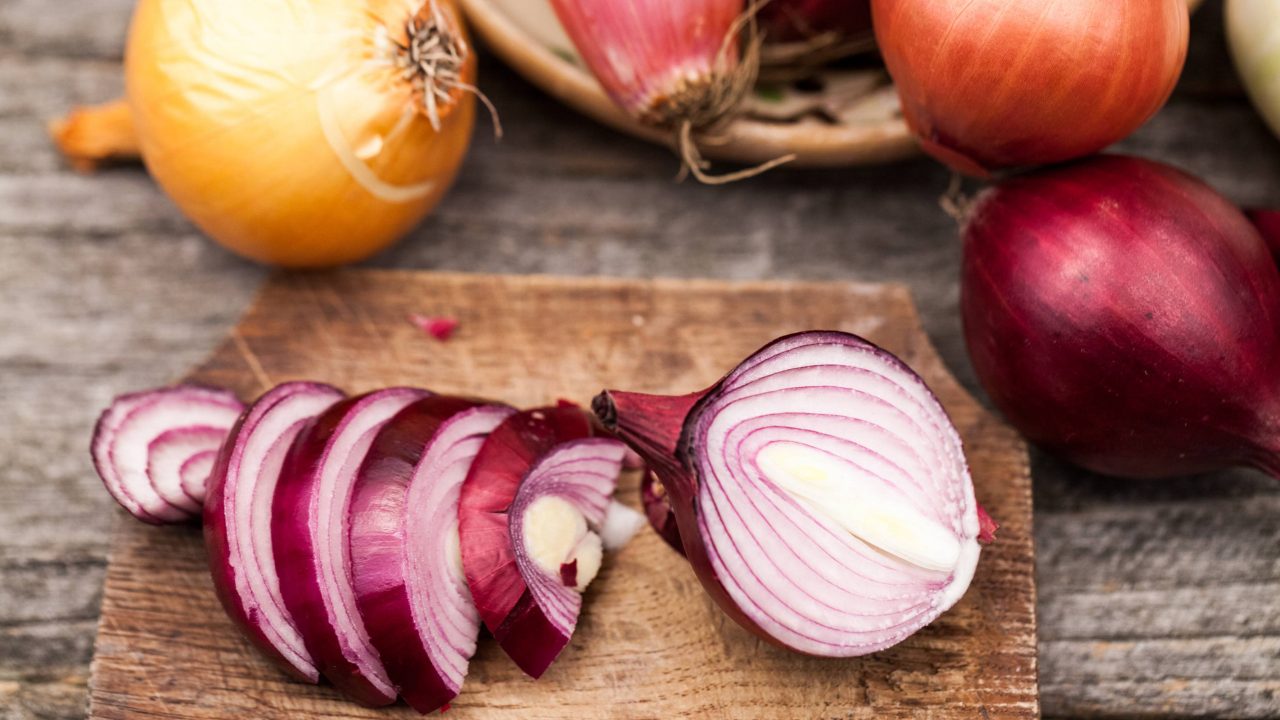 cebola-roxa-e-mais-saudavel-que-a-branca.-mito-ou-fato?