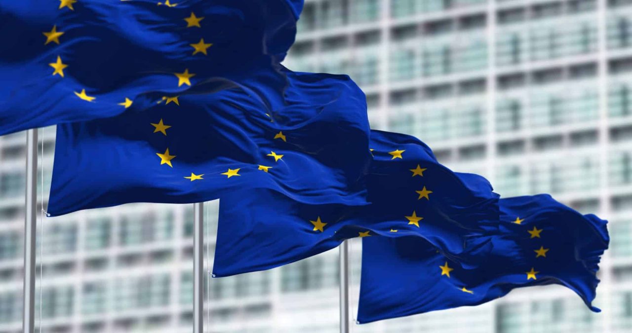 ue-vai-investigar-big-techs-por-golpes-na-internet