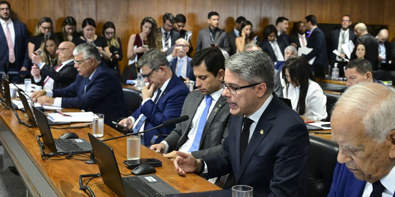 ccj-do-senado-rejeita-pec-da-blindagem-por-unanimidade