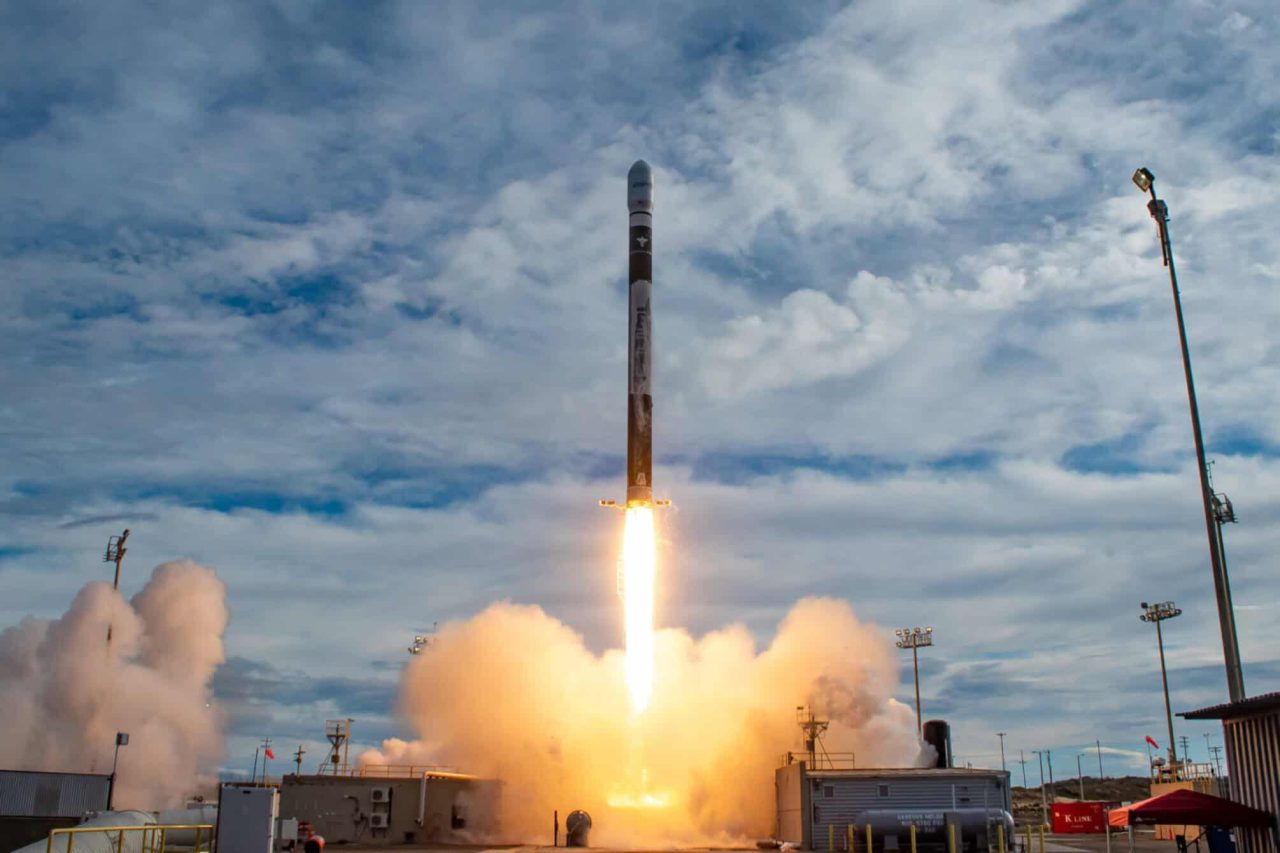 mais-um-acidente-na-firefly:-foguete-explode-em-teste-nos-eua