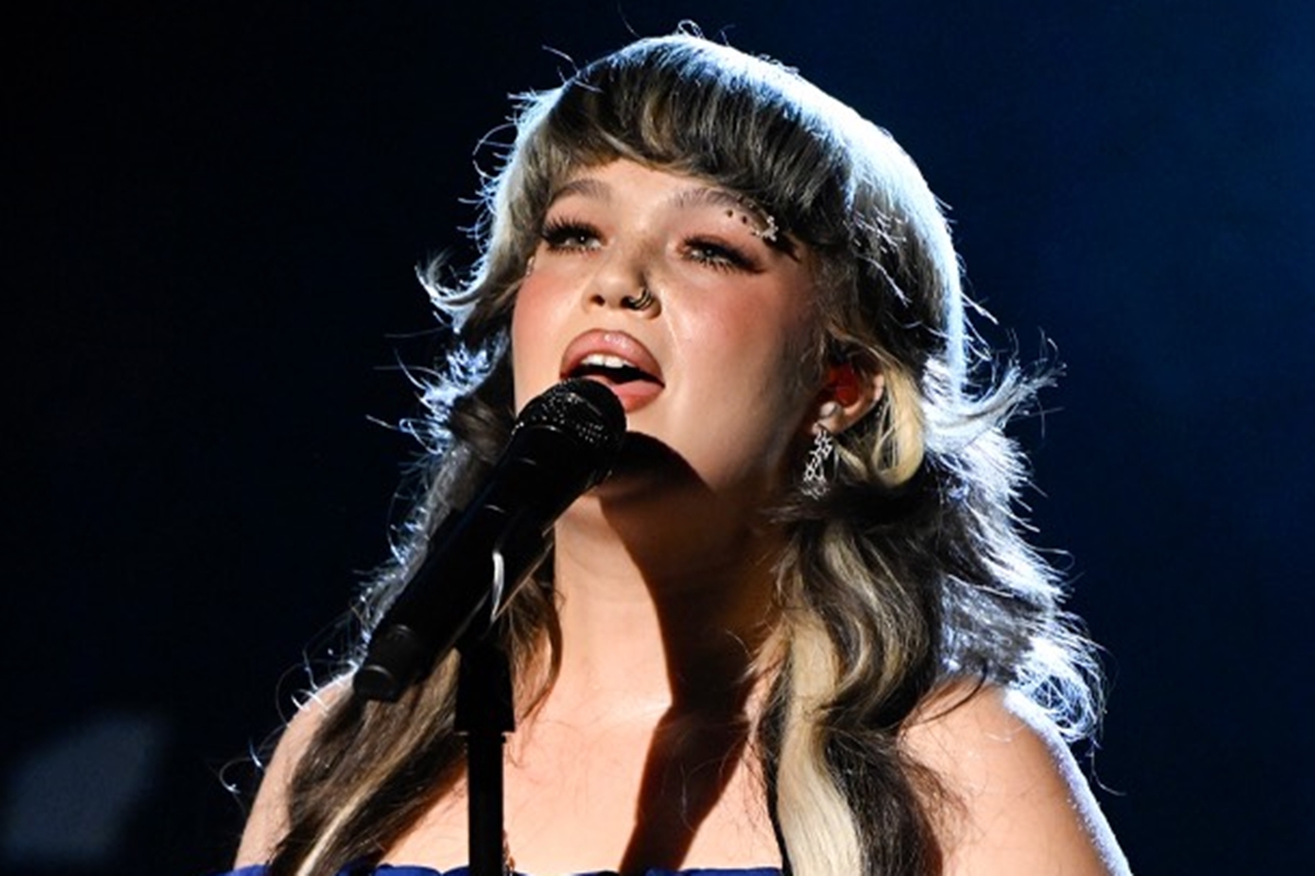 lola-young-cancela-show-no-brasil-apos-desmaiar-no-palco:-“me-machuca”