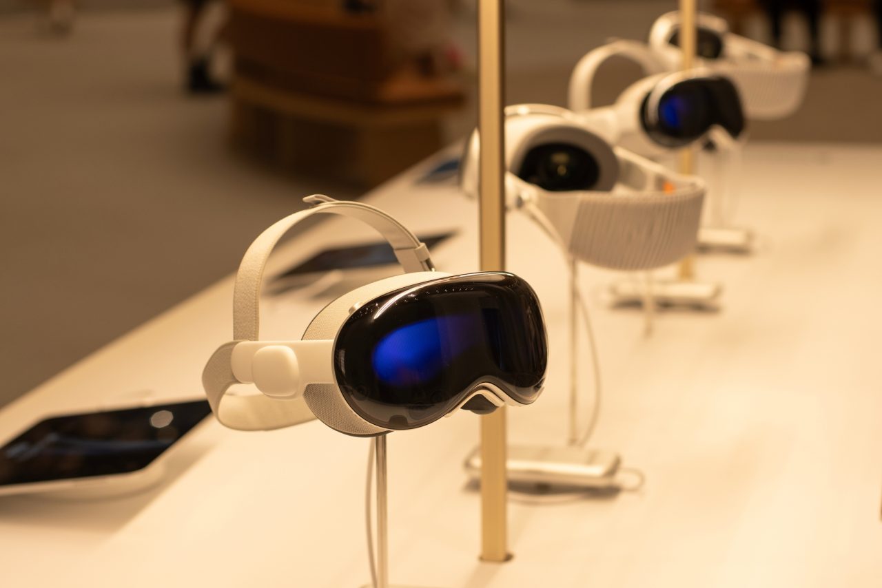 startup-vai-testar-chip-cerebral-integrado-com-apple-vision-pro