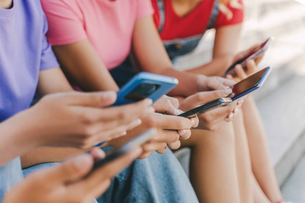 cidade-do-japao-limita-uso-de-celulares-a-duas-horas-por-dia