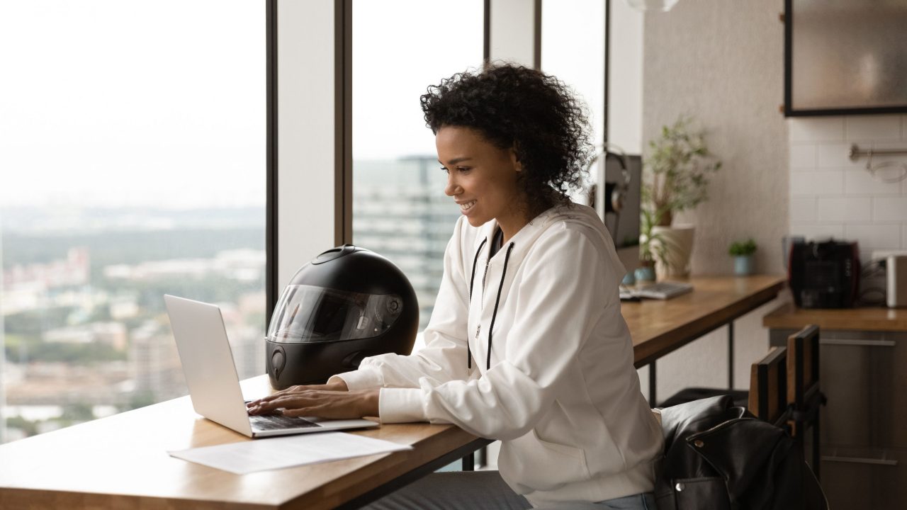 e-seguro-comprar-capacete-de-moto-na-internet?