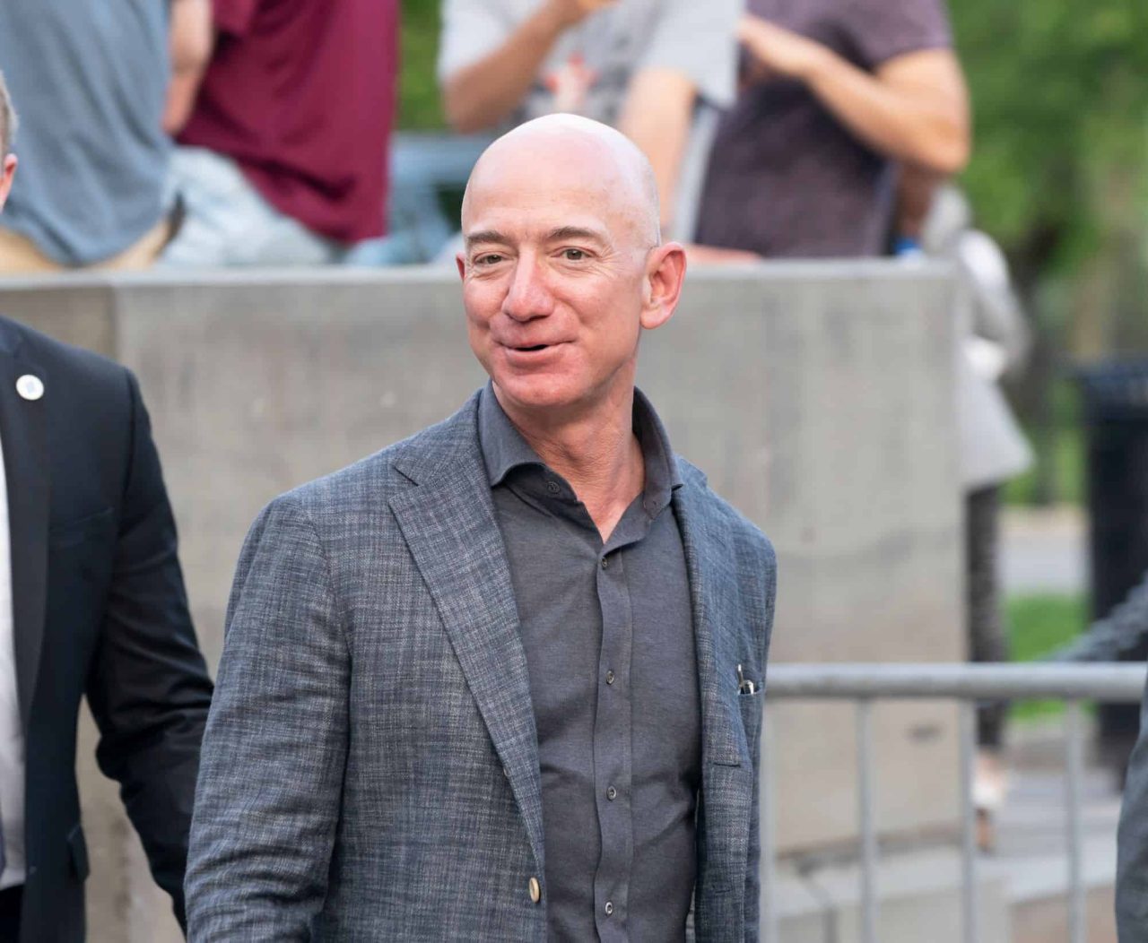 jeff-bezos-ve-“bolha”-na-ia-—-mas-aposta-em-transformacao-global