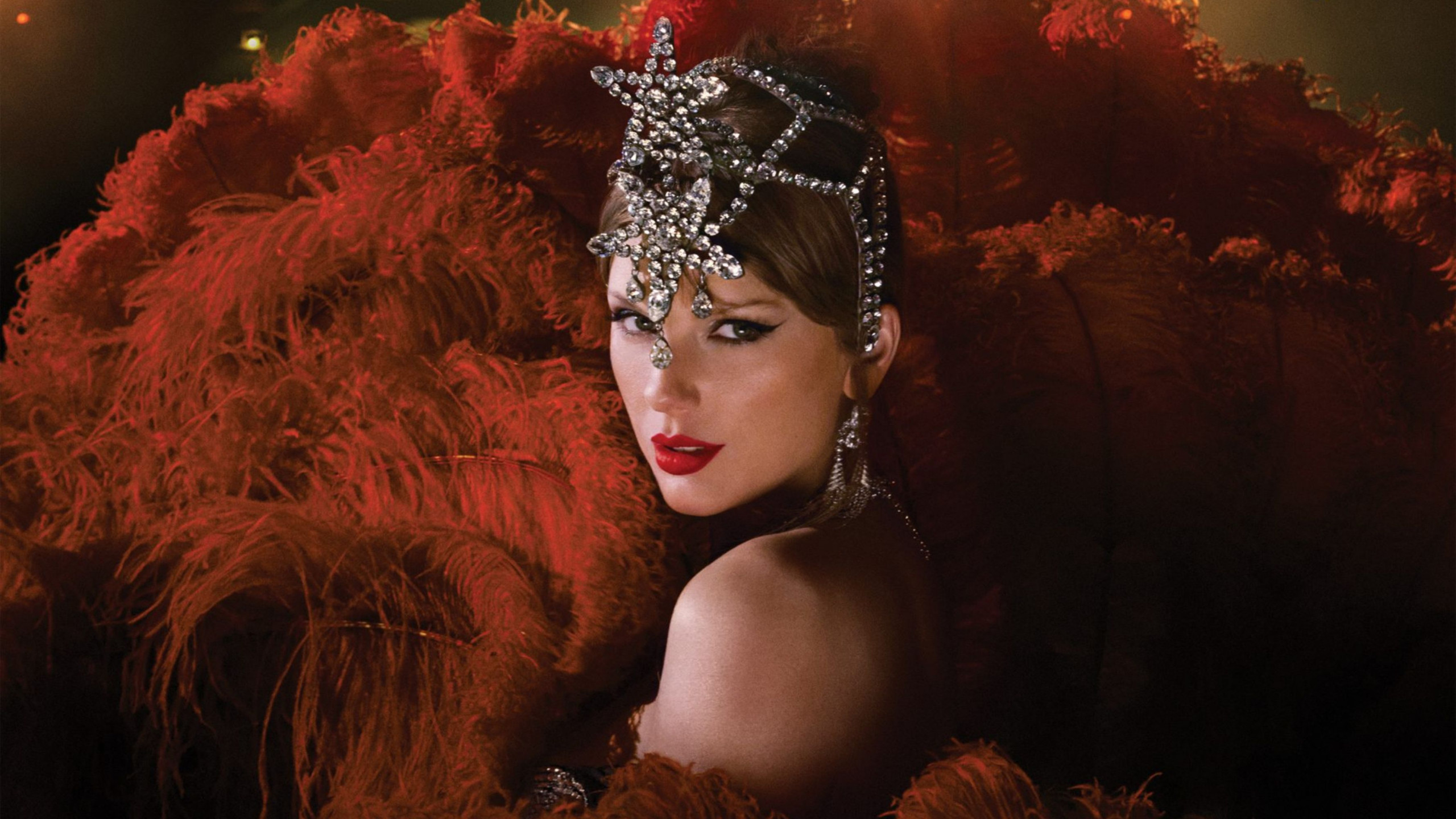 ‘the-life-of-a-showgirl’:-taylor-swift-domina-o-streaming-em-menos-de-24h