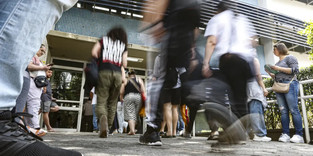 cnu-2025:-mais-de-760-mil-candidatos-fazem-as-provas-objetivas-hoje