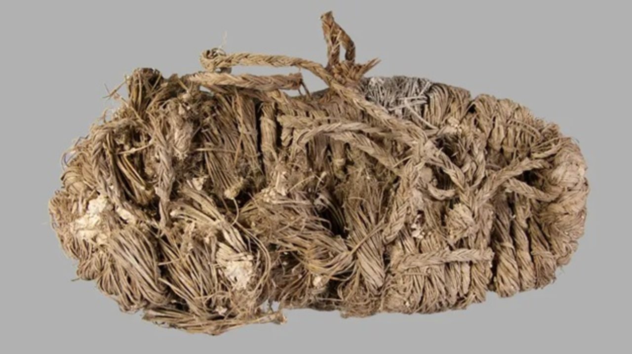 calcado-de-750-anos-e-encontrado-em-ninho-de-abutre-na-espanha