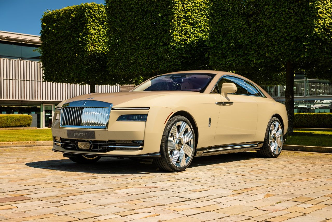 rolls-royce-cria-carro-para-homenagear-cao-de-clientes;-veja-fotos