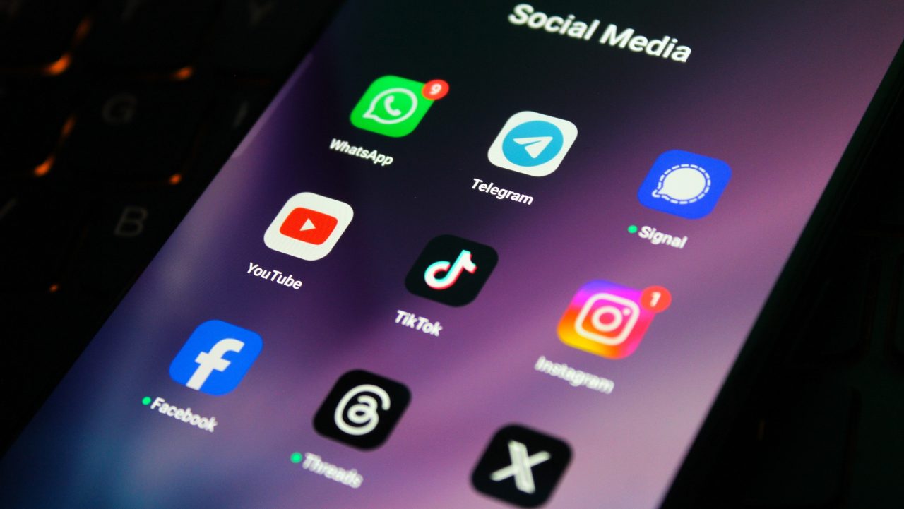 este-pais-da-europa-quer-proibir-redes-sociais-para-menores-de-15-anos