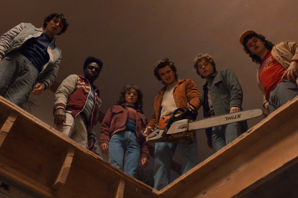 stranger-things:-veja-como-esta-o-elenco-da-serie-9-anos-apos-estreia