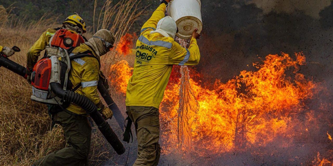 chapada-dos-veadeiros-enfrenta-foco-de-incendio-na-regiao-de-nova-roma